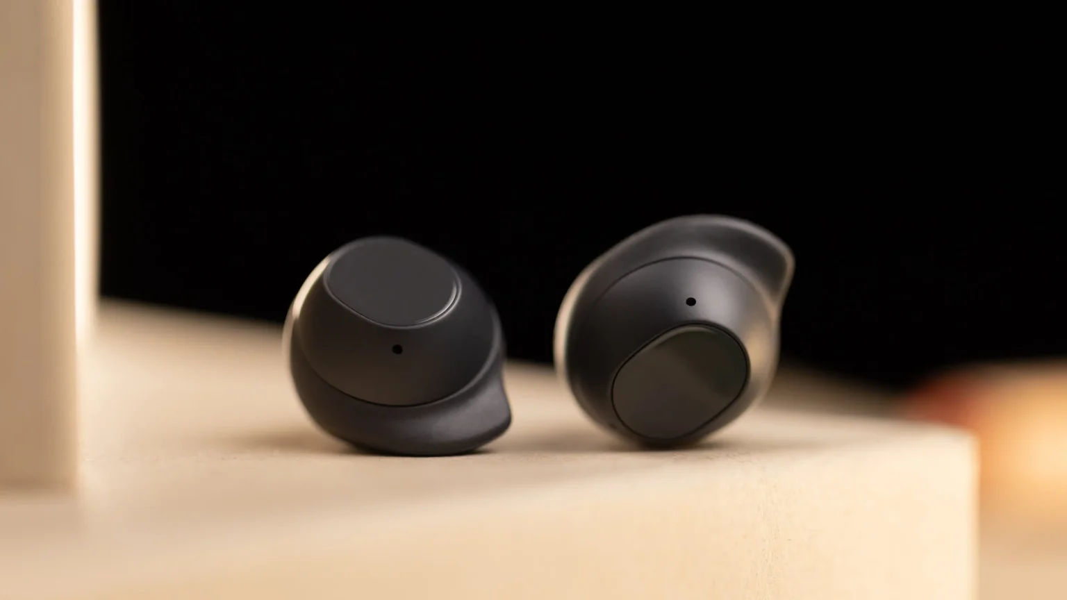Galaxy Buds FE caem para US$ 69 nos EUA e viram opção barata de fones com ANC