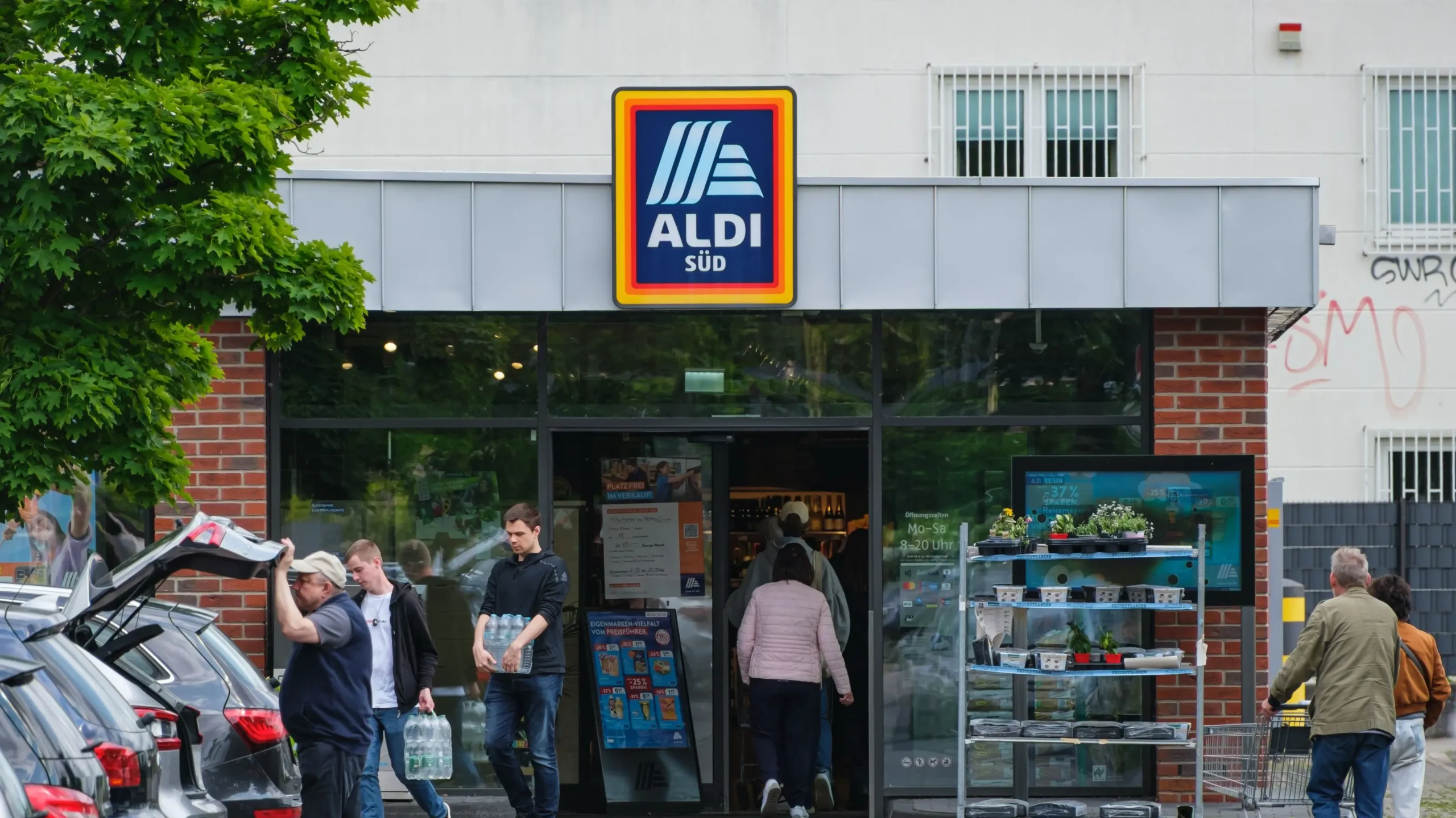 Aldi coloca à venda rollator de viagem por 99,99 € e Amazon oferece rival com mesmo preço