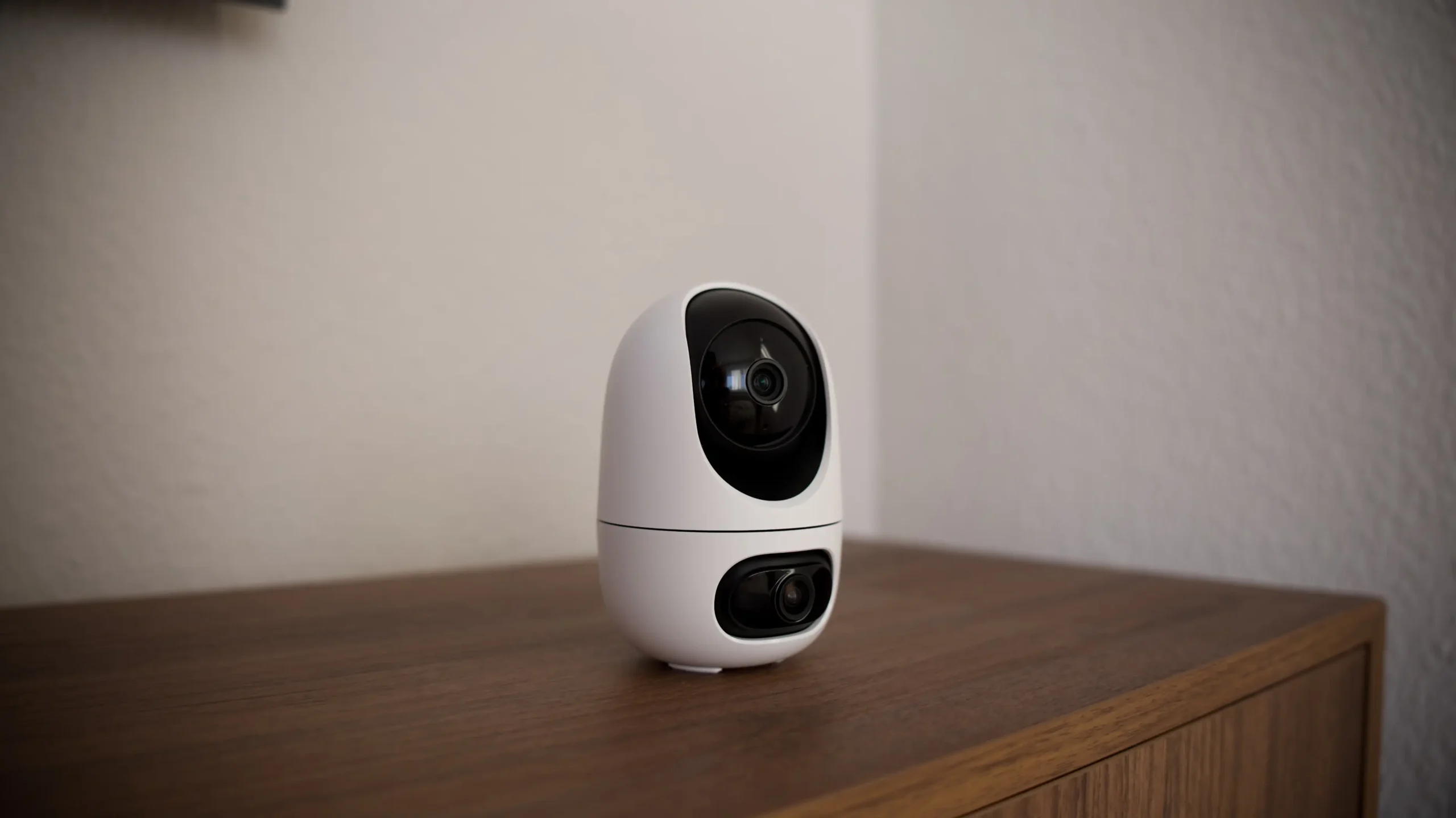 Tapo C245D chega com duas lentes e rastreamento inteligente por menos de R$350