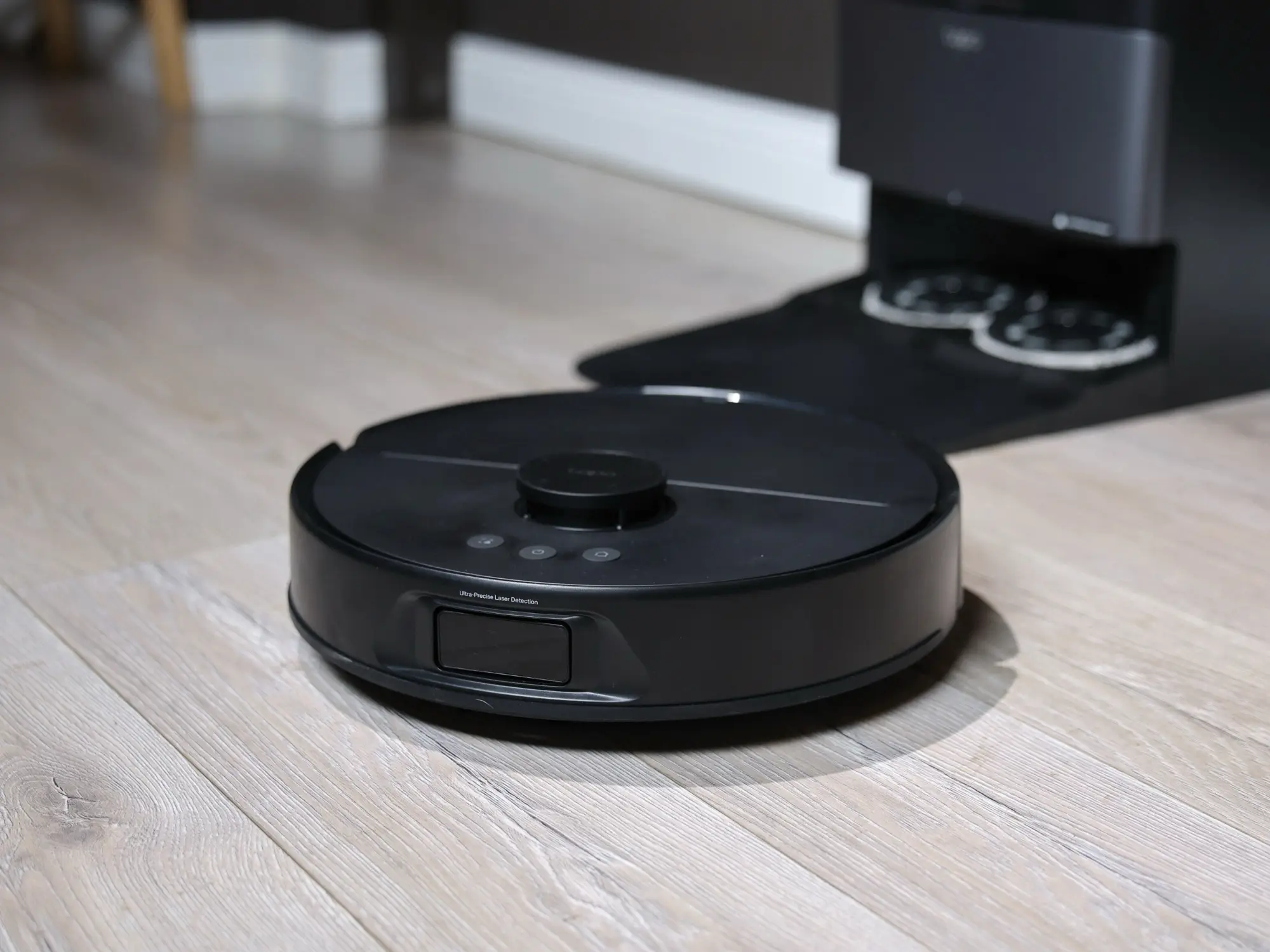 Robô aspirador Tapo RV50 Pro Omni fica mais barato e desafia modelos premium