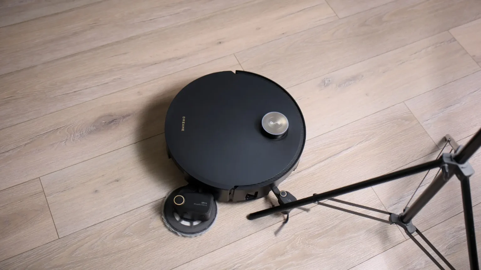 Robô Dreame X60 Pro Ultra Complete chega com 42 mil Pa e braço que alcança cantos difíceis