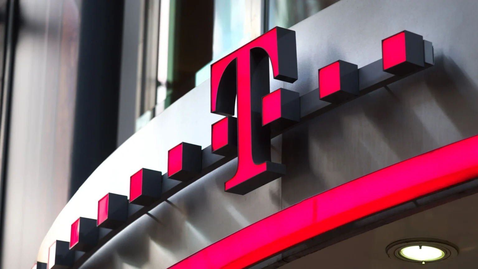 LogiTel derruba preços e oferece até €819 em bônus nos planos 5G da Telekom