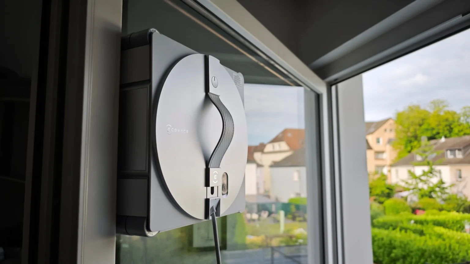 ECOVACS WINBOT W3 OMNI chega com lavagem automática e promete revolucionar a limpeza de vidros