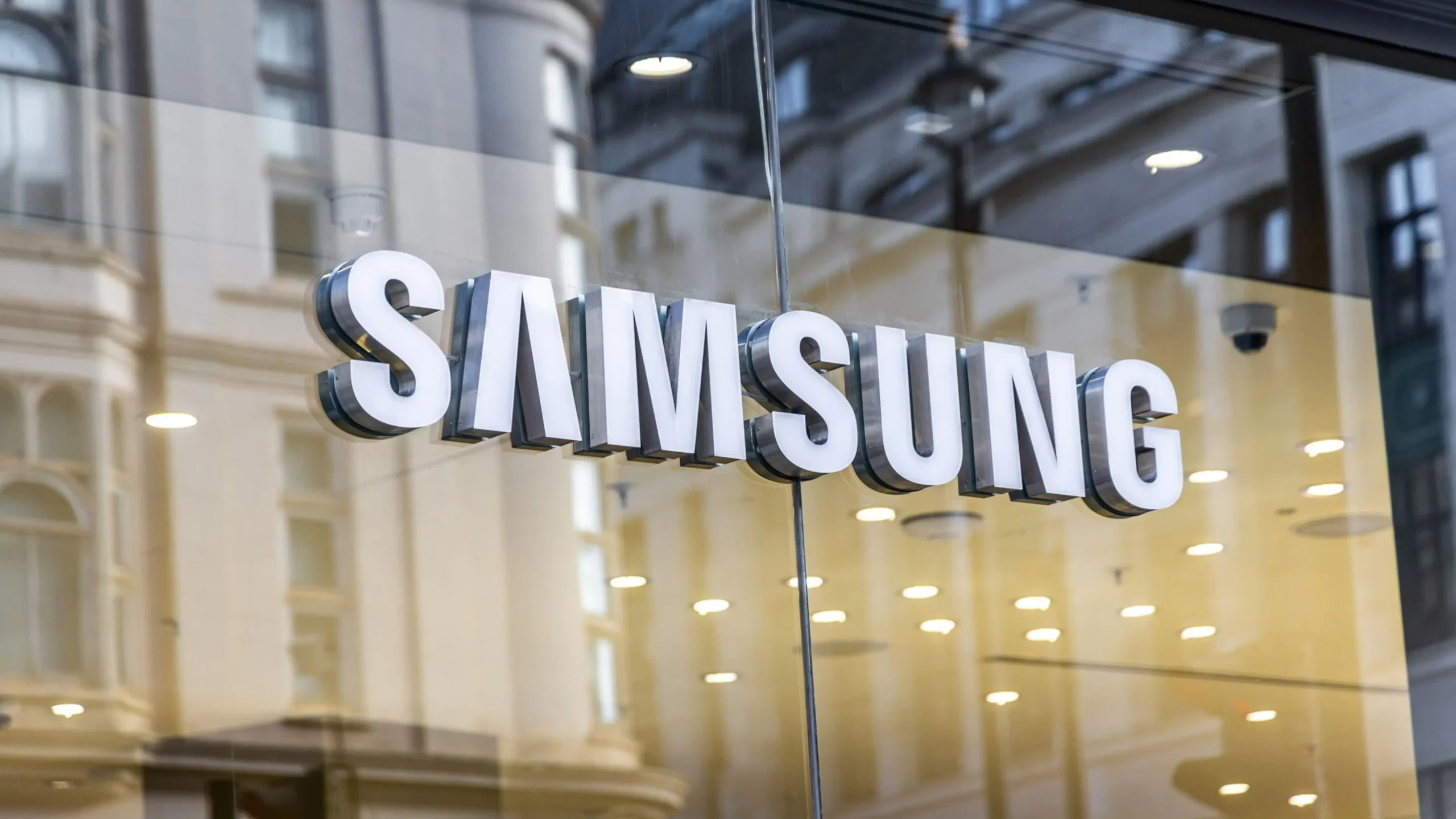 Galaxy S26 FE é oficial: edição “fan” herda recursos premium e chega mais barata