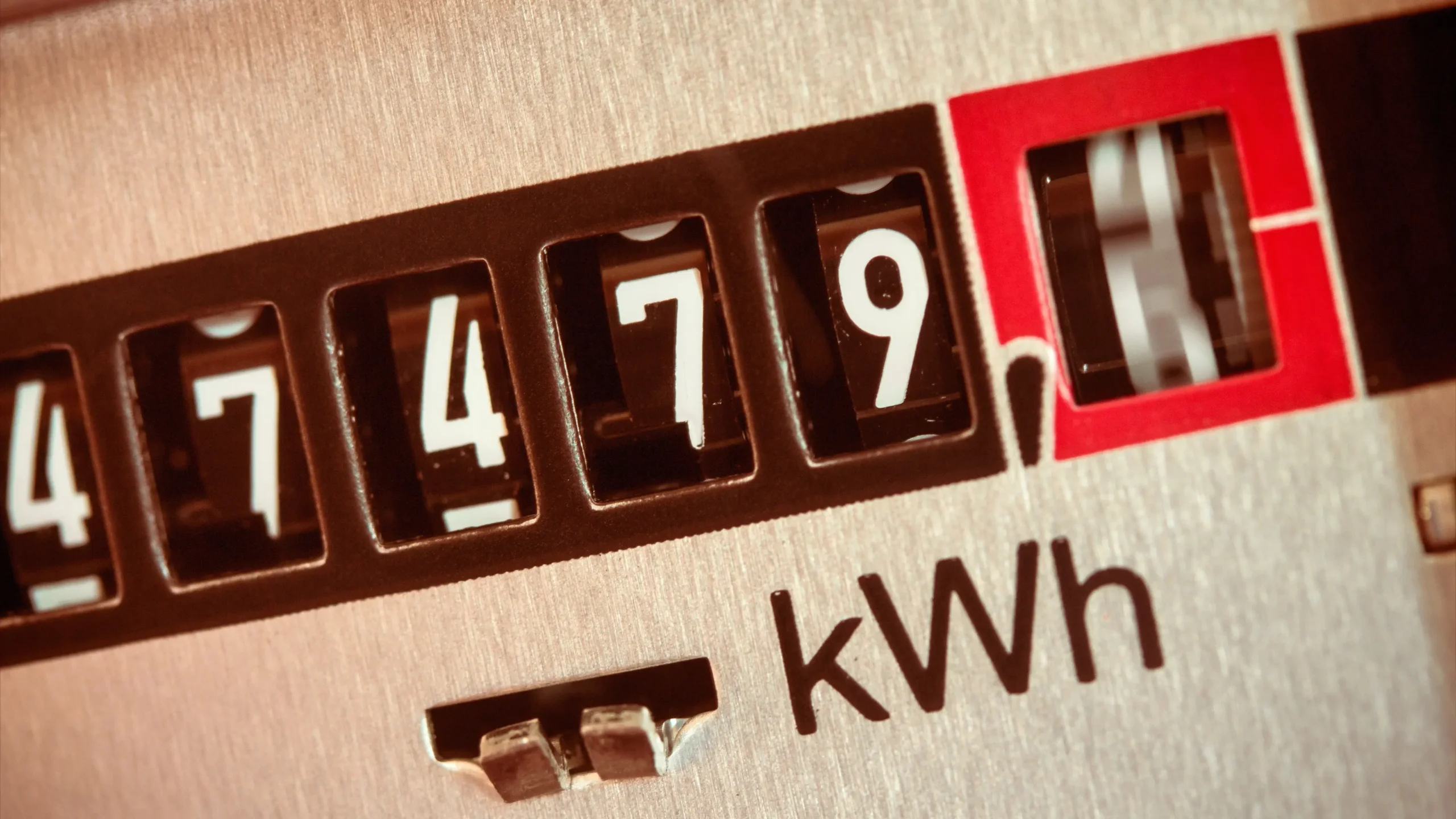 Troca automática de fornecedor de energia promete cortar gastos sem esforço